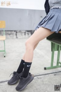 [丝慕天天一元] 2020.06.21 SM288 《天台玩丝两姐妹》米朵 [76P-105M]_2
