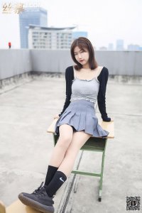 [丝慕天天一元] 2020.06.21 SM288 《天台玩丝两姐妹》米朵 [76P-105M]_1