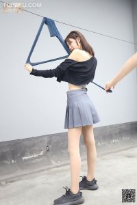 [丝慕天天一元] 2020.06.21 SM288 《天台玩丝两姐妹》米朵 [76P-105M]_4