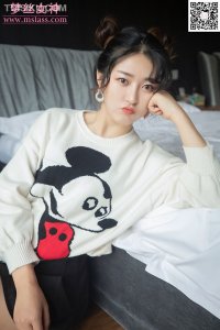 [MSLASS梦丝女神] 2019.11.12 《雨晨 白卫衣下的丝袜》 [64+1P-461M]_3