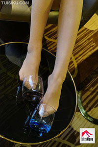 [袜小喵] 2017.11.02 KT014 《一女两杯》 [98+1P-22M]_6