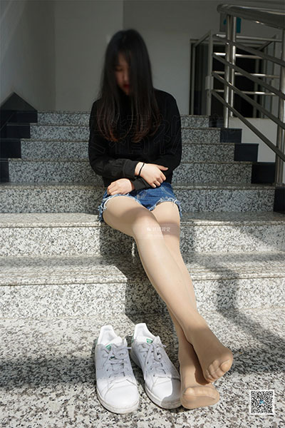 [妖精视觉] 2018.04.25 《俏皮的“热裤”薄丝》妞妞 [65P-47M]