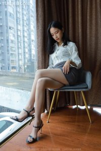 [IESS异思趣向] 2022.01.04 丝享家982：《地板上的》美子 [89P-111M]_1