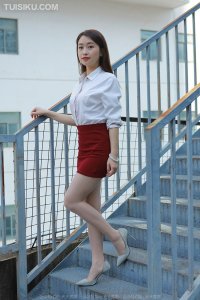 [IESS异思趣向] 2022.01.06 丝享家984：《性感红色包臀裙》小婕 [87P-105M]_1