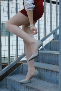 [IESS异思趣向] 2022.01.06 丝享家984：《性感红色包臀裙》小婕 [87P-105M]_2
