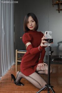 [IESS异思趣向] 2022.01.26 丝享家1001：《红裙黑丝自拍》小六 [84P-94M]_1