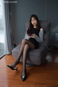 [IESS异思趣向] 2022.02.15 丝享家1018：《沙发上的黑丝》美子 [97P-103M]_1