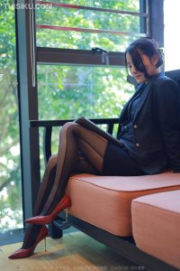 [IESS异思趣向] 2022.03.07 丝享家1035：《OL黑丝御姐》婉萍 [93P-106M]_1