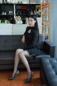[IESS异思趣向] 2022.03.25 丝享家1051：《半筒黑丝》小宝 [73P-83M]_1