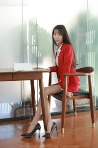 [IESS异思趣向] 2022.03.30 丝享家1055：《红裙丽人大长腿》团团 [89P-82M]_7
