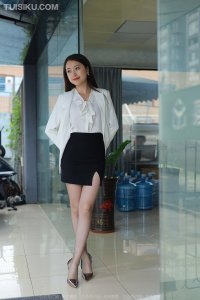 [IESS异思趣向] 2022.05.12 丝享家1092：《冷艳黑丝》小婕 [82P-81M]_2