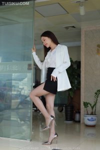 [IESS异思趣向] 2022.05.12 丝享家1092：《冷艳黑丝》小婕 [82P-81M]_3