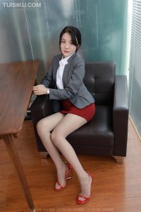 [IESS异思趣向] 2022.12.04 丝享家1268：《迷人绯红》婉萍 [93P-100M]_8