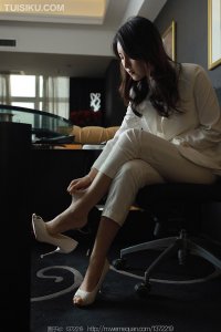 [IESS异思趣向] 2023.03.13 丝享家1353：《白色裤里丝》小宝 [86P-81M]_3