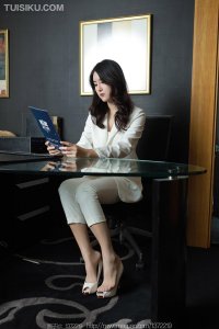 [IESS异思趣向] 2023.03.13 丝享家1353：《白色裤里丝》小宝 [86P-81M]_5