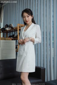 [IESS异思趣向] 2023.04.12 丝享家1379：《白色条纹外套》小婕 [88P-90M]_2