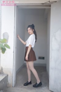 [MSLASS梦丝女神] 2022.04.11 《新模张小雪 丝袜JK小格调》 [59+1P-264M]_3
