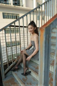 [IESS异思趣向] 2023.11.01 丝享家1553：《灰色小礼裙》秋秋 [78P-99M]_3